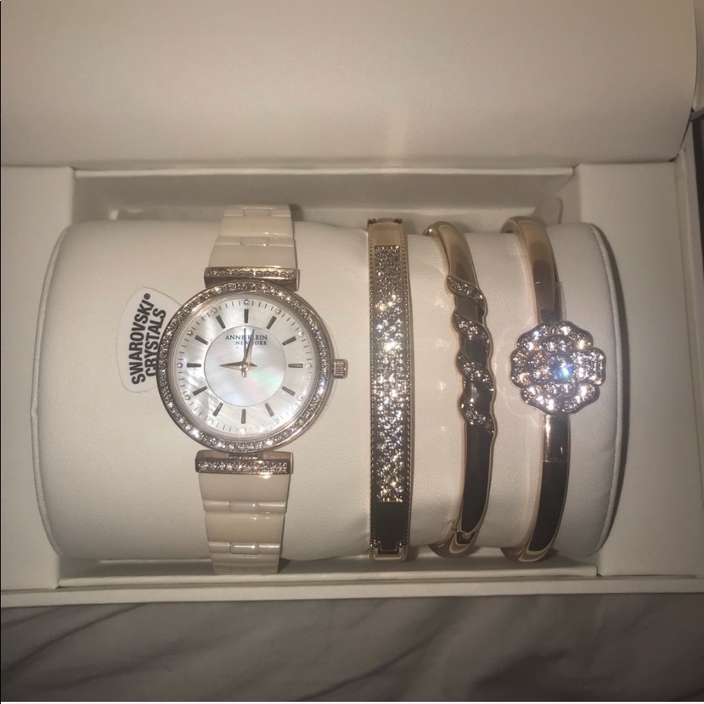 NWT Swarovski Watch and Bracelet Set